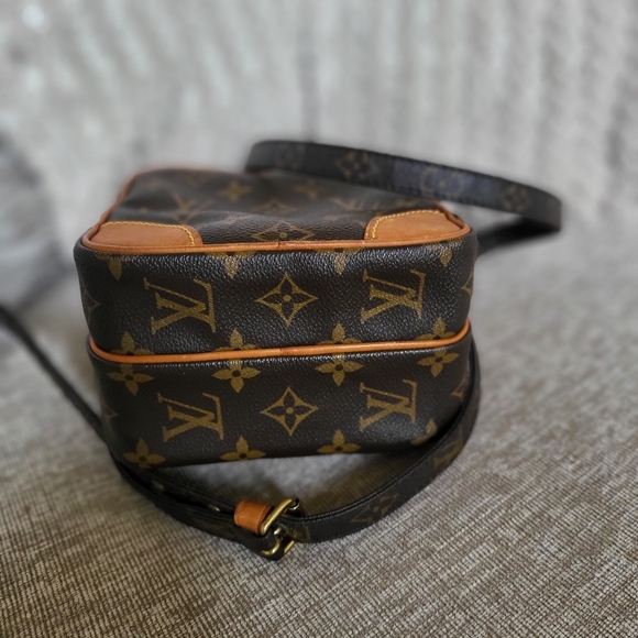 Authentic LOUIS VUITTON Monogram Amazone Shoulder Cross Body Bag - Picture 5 of 12